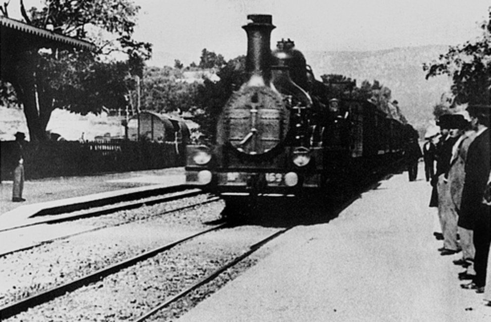 Bir trenin gara girişi — Lumière, 1896